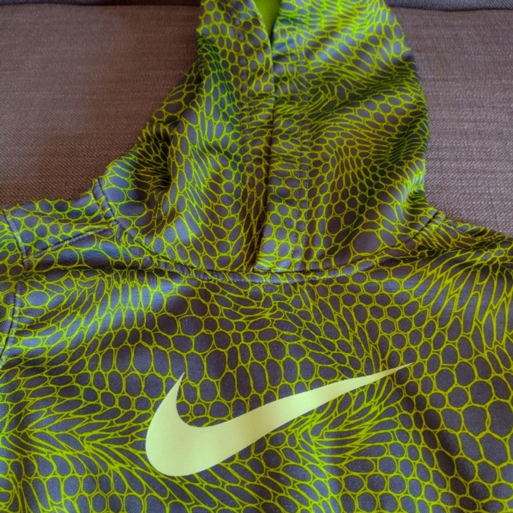 Boys Nike hoodie. Size 4T dri-fit. 3-6 yrs.